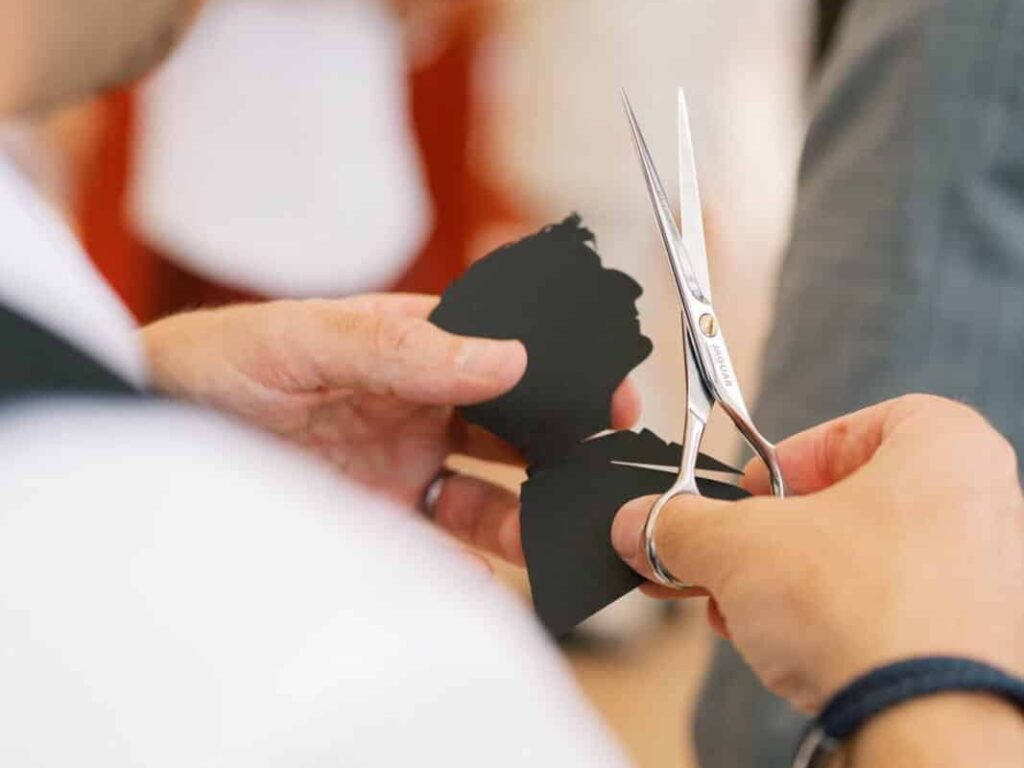 Portait silhouette découpé aux ciseaux par Morlon - Silhouettiste